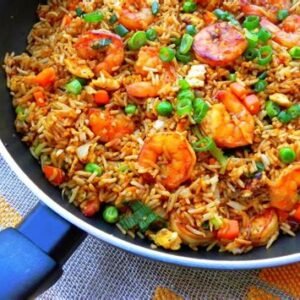 Riz thai (viande, poulet, crevette)